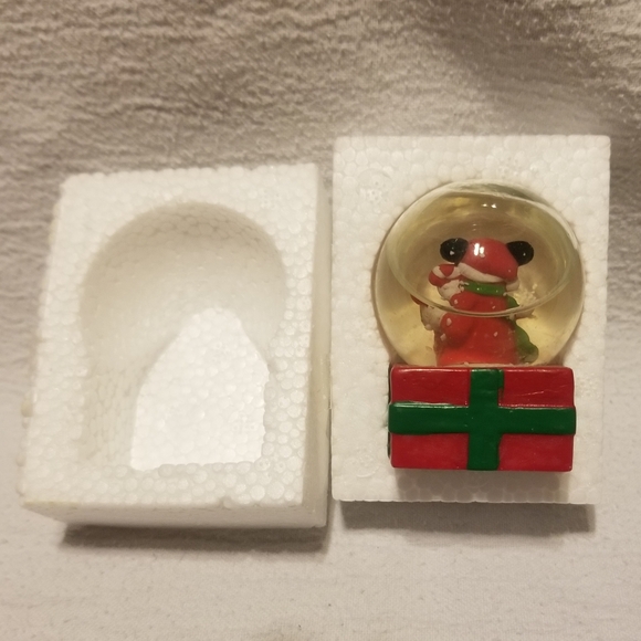 EUC 2013 Mickey Mouse snowglobe - Picture 4 of 11